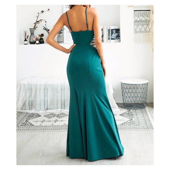 Green Sleeveless Mesh Details Fishtail Long Dress - Picture 2 of 8